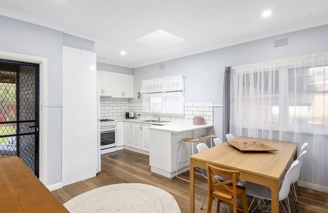 Portside Rest - Great location with lots to do.