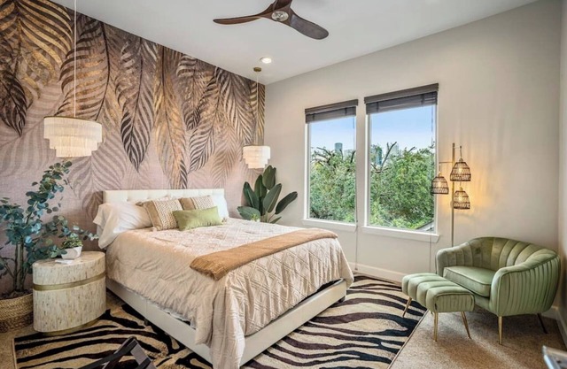 Posh Dtwn/Midtown Home w Stunning Roof-TopTerrace