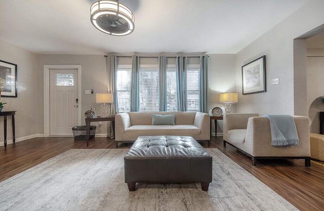 Posh spacious pool house in the Heights.