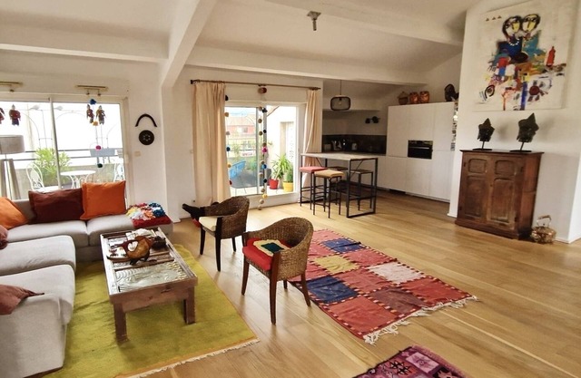 Prado sunny and spacious Loft Marseille