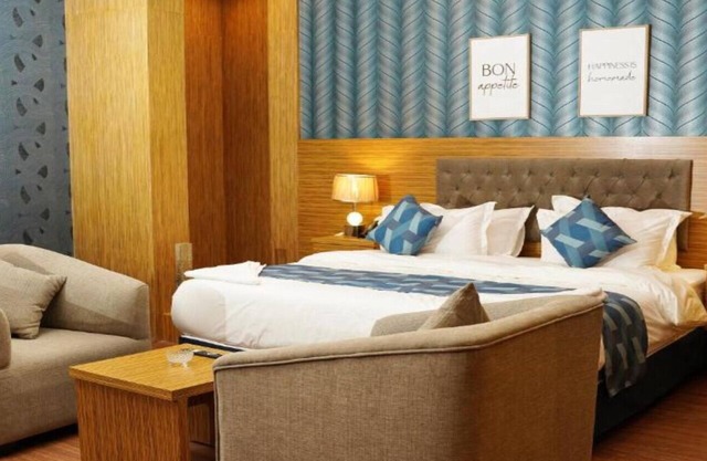 Premium Grand Suite| Luxe Palette Credi Stay