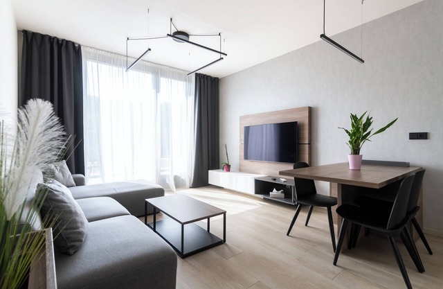 Premium Spacious Top-Floor with A/C, 𝗙𝗿𝗲𝗲 𝗣𝗮𝗿𝗸𝗶𝗻𝗴, 200Mb WiFi