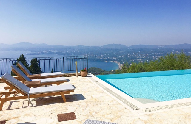 Prestige Villas | SPARTILAS | Secluded Villa 15-20 mins walk to Taverna