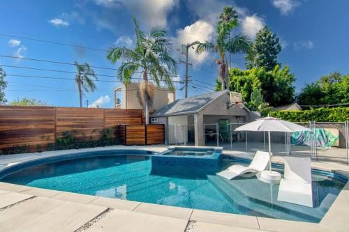 Prestigious 5BR Mansion w/Pool, Theatre & Jacuzzi