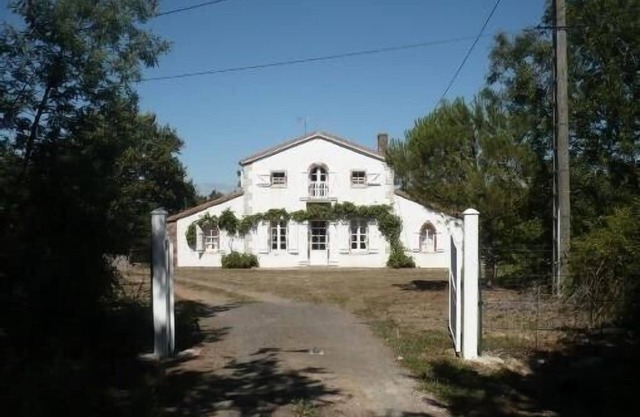 Pretty house with garden, 9 km from the beach, near the TRANCHE sur MER