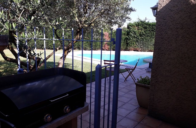 Pretty Provencal house located in a charming village.