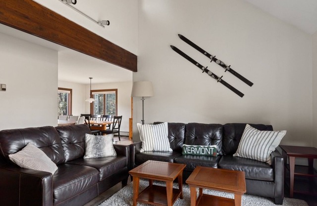 Prime Stonybrook Location - Dog Friendly, Steps from Bike Path, Pool, Pickleball