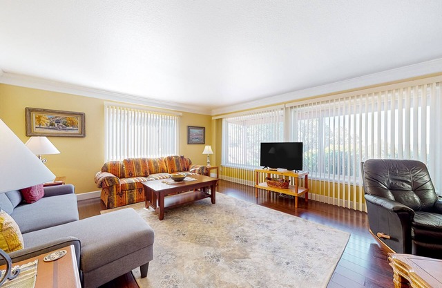 Privacy and stunning views await at this spacious Santa Fe retreat near plaza
