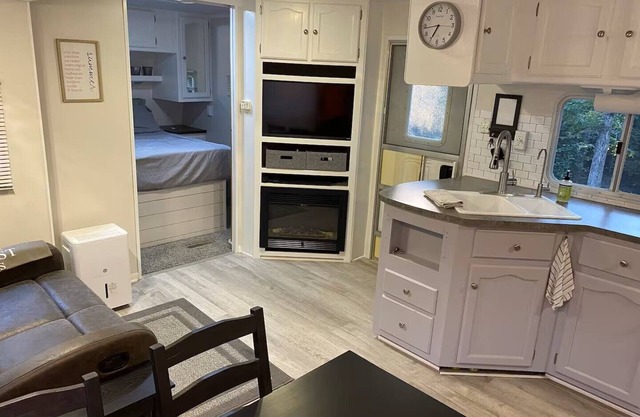Private 2-bedroom camper at lakefront resort with wifi, pool, beach, mini golf