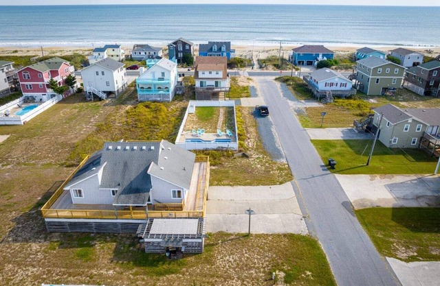 Private and Quiet Family Retreat - Steps to the Beach