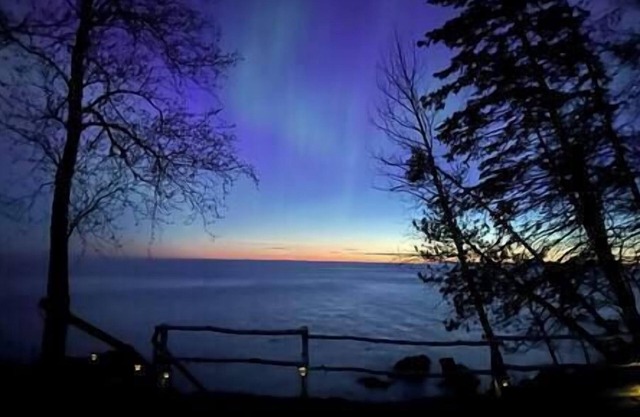 !Private Beach Access! ~Cozy Lake Superior Cabin