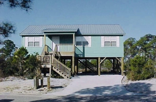 PRIVATE BEACH HOME & SECLUDED! NO CROWDS, NO SHOES, NO PROBLEMS! PET FRIENDLY!