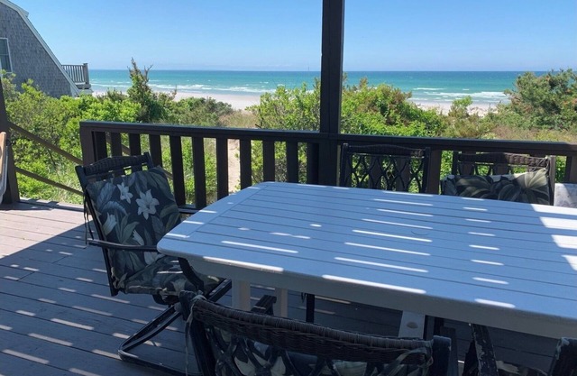 PRIVATE BEACH- MAYFLOWER/Bayview- 5 BR - Dennis!