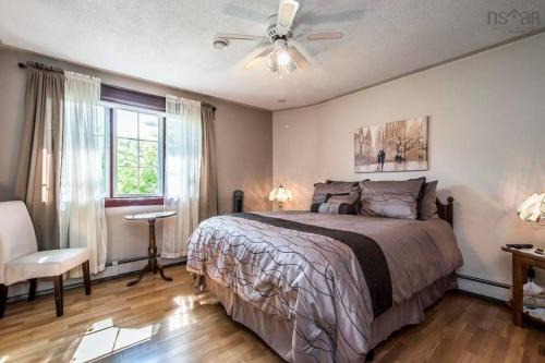 Private Bedroom and Bathroom in Dartmouth