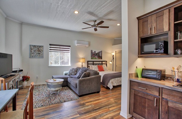 Private BNB on 5 quiet acres