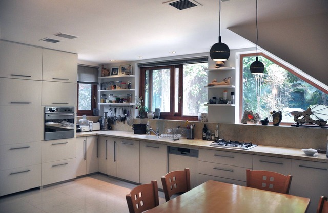 Private boutique villa with back yard- 10 min from TLV center