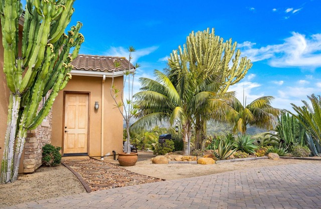 Private Casita close to beaches & hiking