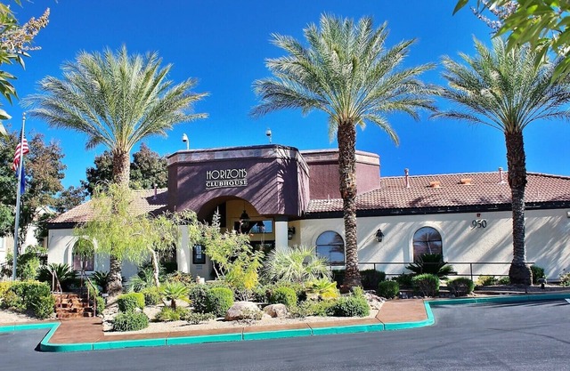 PRIVATE CONDO IN BEAUTIFUL GATED COMMUNITY IN SEVEN HILLS