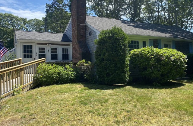 Private Cottage close to bike trail and lakes. Dogs Are Welcome!