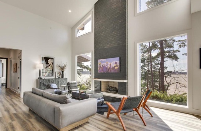 Private Dock and River Views Modern Gem in Waterloo