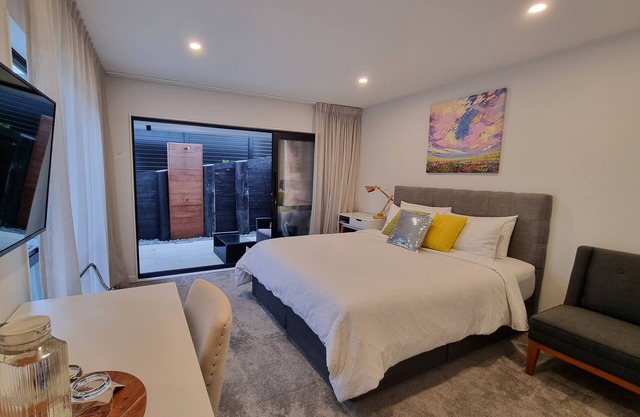 Private Guest Retreat In The Bay
