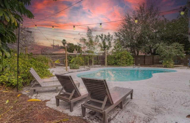 Private Heated Pool! 4 MiI to Indian Rocks Beach