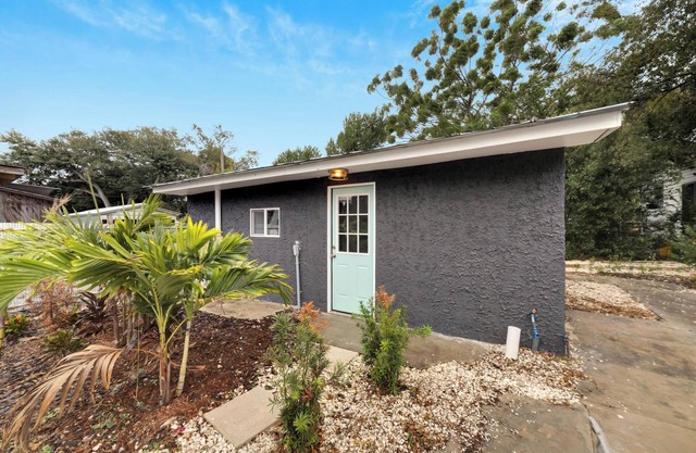 [Private in-law suite] Spacious & Prime Location
