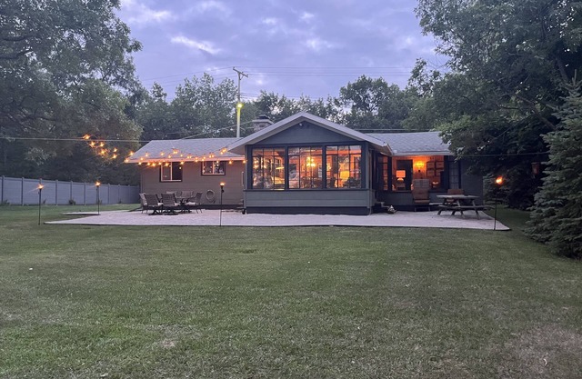 Private Lakefront Cottage on North Shore Sand Point.