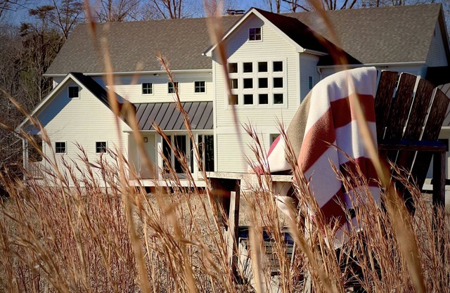 Private Modern Farmhouse on 12 acres, pet-friendly