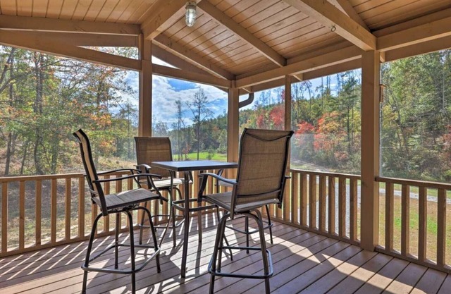 Private Mountain Escape W/Hot Tub, Creekside