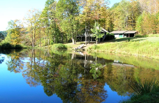 Private Mountain Retreat With Beautiful Pond