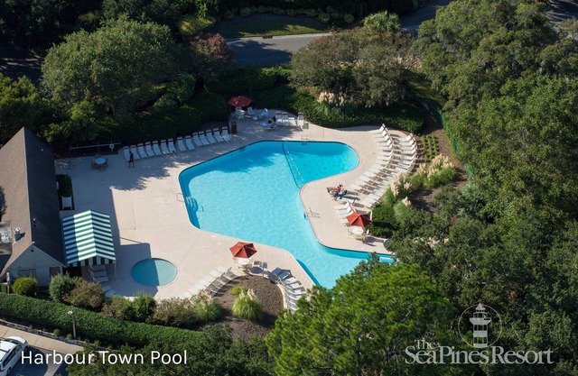 Private, Pet-Friendly, Ground-level Villa in the heart of Harbour Town