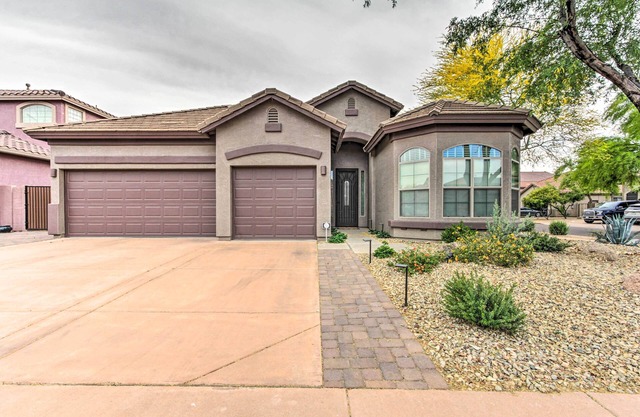 Private Pool & Hot Tub: Family Home in Phoenix!