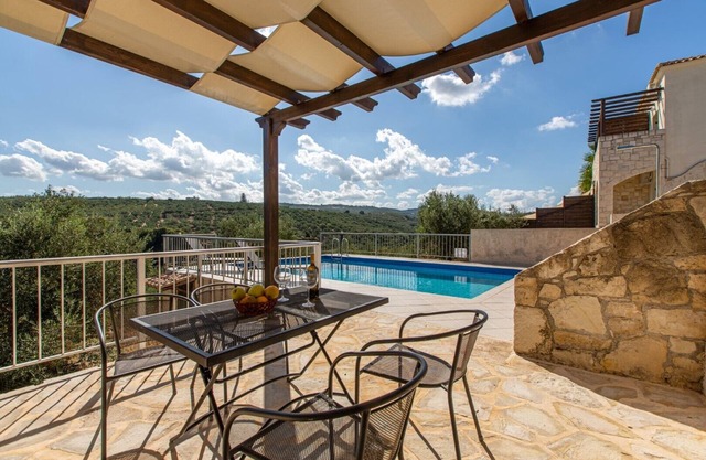 Private pool ★ Sea view ★ Cretan style villa ★ 2bedrooms ★ 6 sleeps