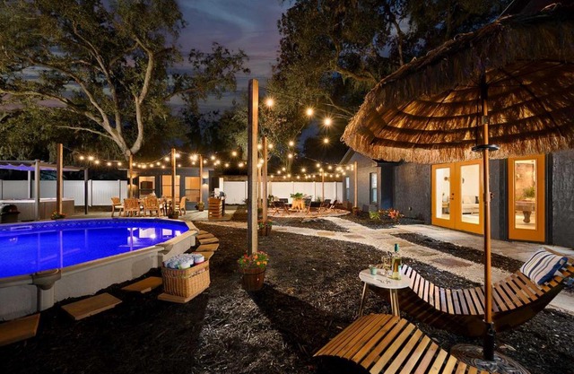 Private Pools and Hot Tubs Luxe Brandon Oasis!
