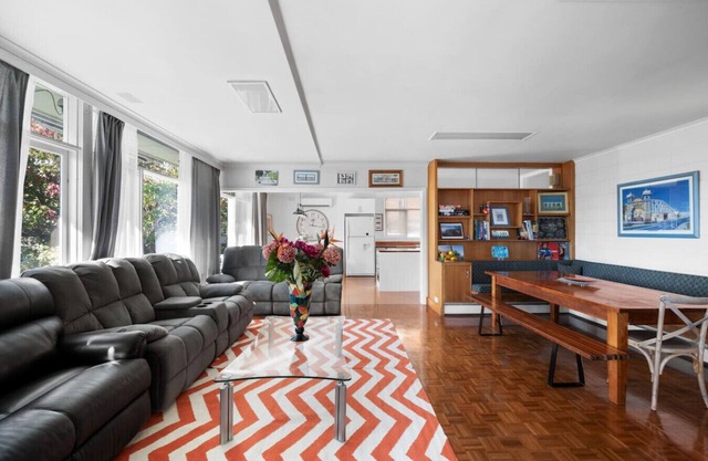 Private quad guest suite w/free parking