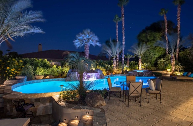 Private Resort Feel /Large outdoor entertainers dream