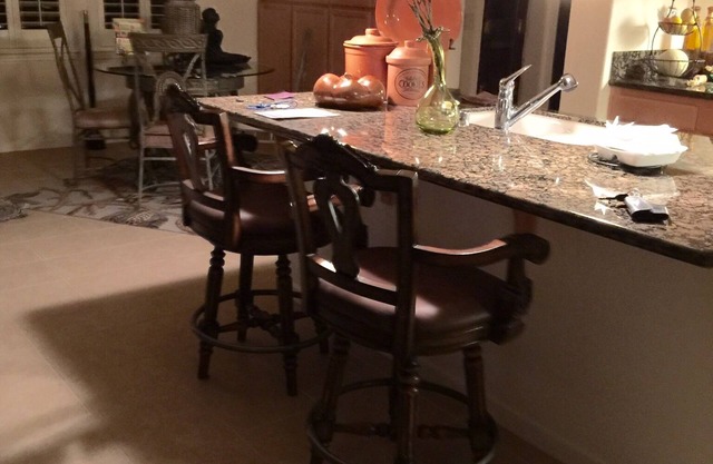 Private room and bathroom on 1st floor of house. comfortable clean and well lit