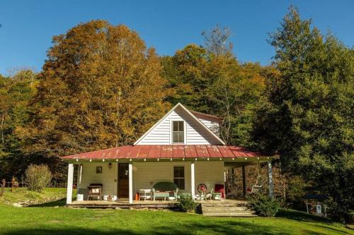 Private Rustic Farmhouse - 105 Quiet Acres