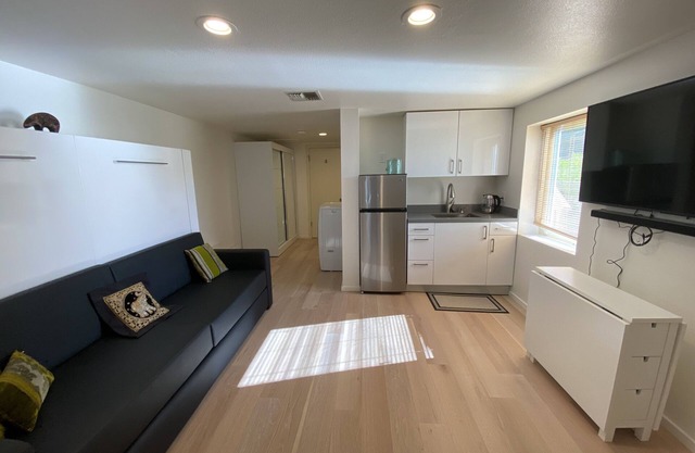 Private studio unit In San Carlos Hills