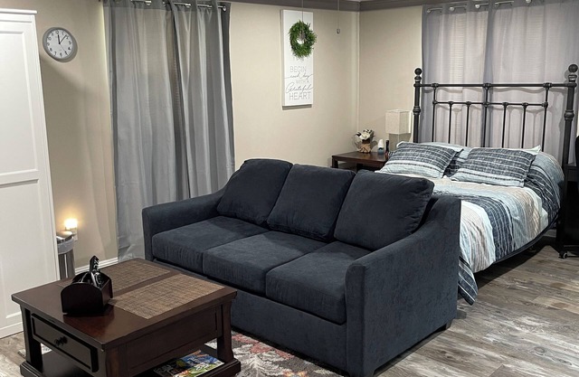 Private Studio Apartment Close To Freeways