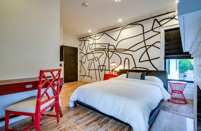 Private Suite in Historic Austin B&B: Sleeps 2!