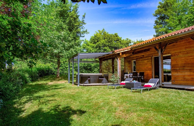 PRIVATE SWIMMING POOL AND SPA JACUZZI - Air Conditioning - Chalet Cèdre - Gers - Occitanie