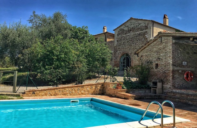 Private Villa with WIFI, A/C, private pool, TV, patio, panoramic view, parking, close to Montalcino