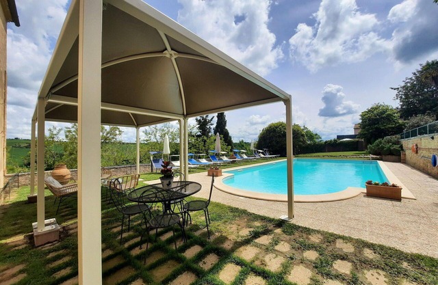 Private Villa with A/C, WIFI, private pool, TV, terrace, panoramic view, close to Montalcino