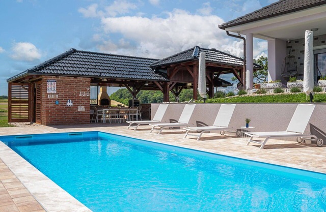 Private Villa with A/C, WIFI, private pool, TV, terrace, pets allowed, panoramic view, parking