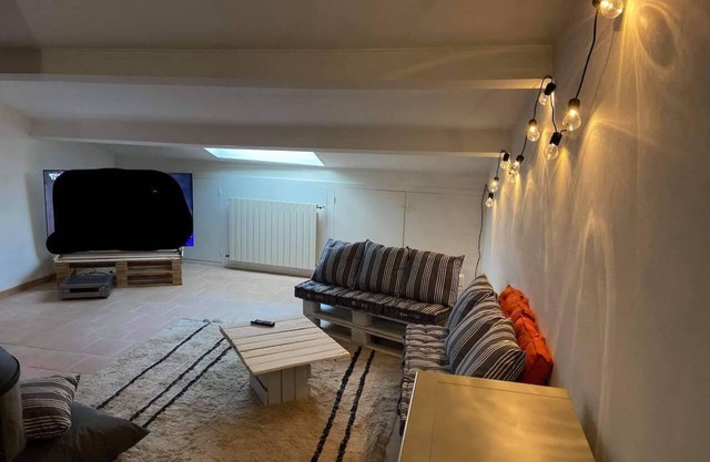 PROMO Character house with swimming pool, in the heart of a typical southern village