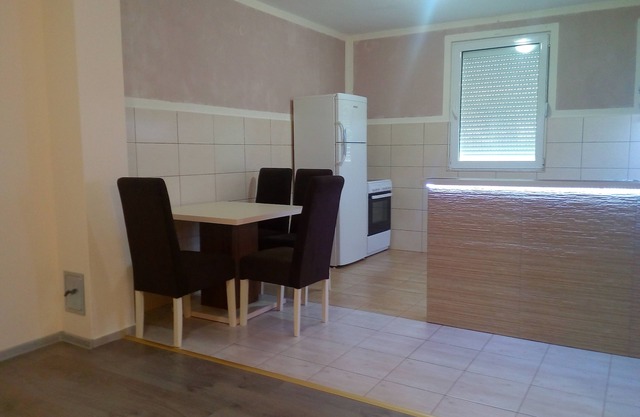 Property located on 10 min drive to Budva and 3 min drive to beach jaz.