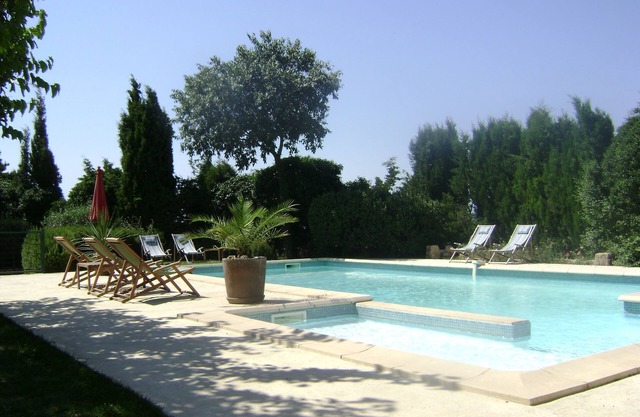 PROVENCAL HOUSE WITH POOL 6/8 PEOPLE IDEAL VACATION FRIENDS /FAMILY