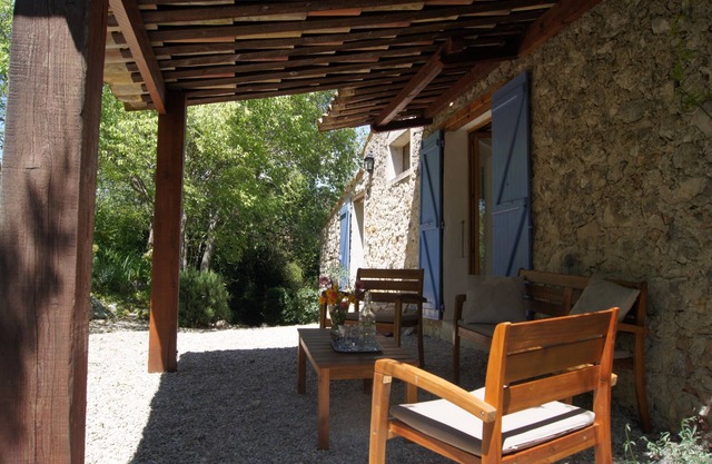 Provencal Mazet in the heart of vineyards & hills - exceptional view-Nyons -10P